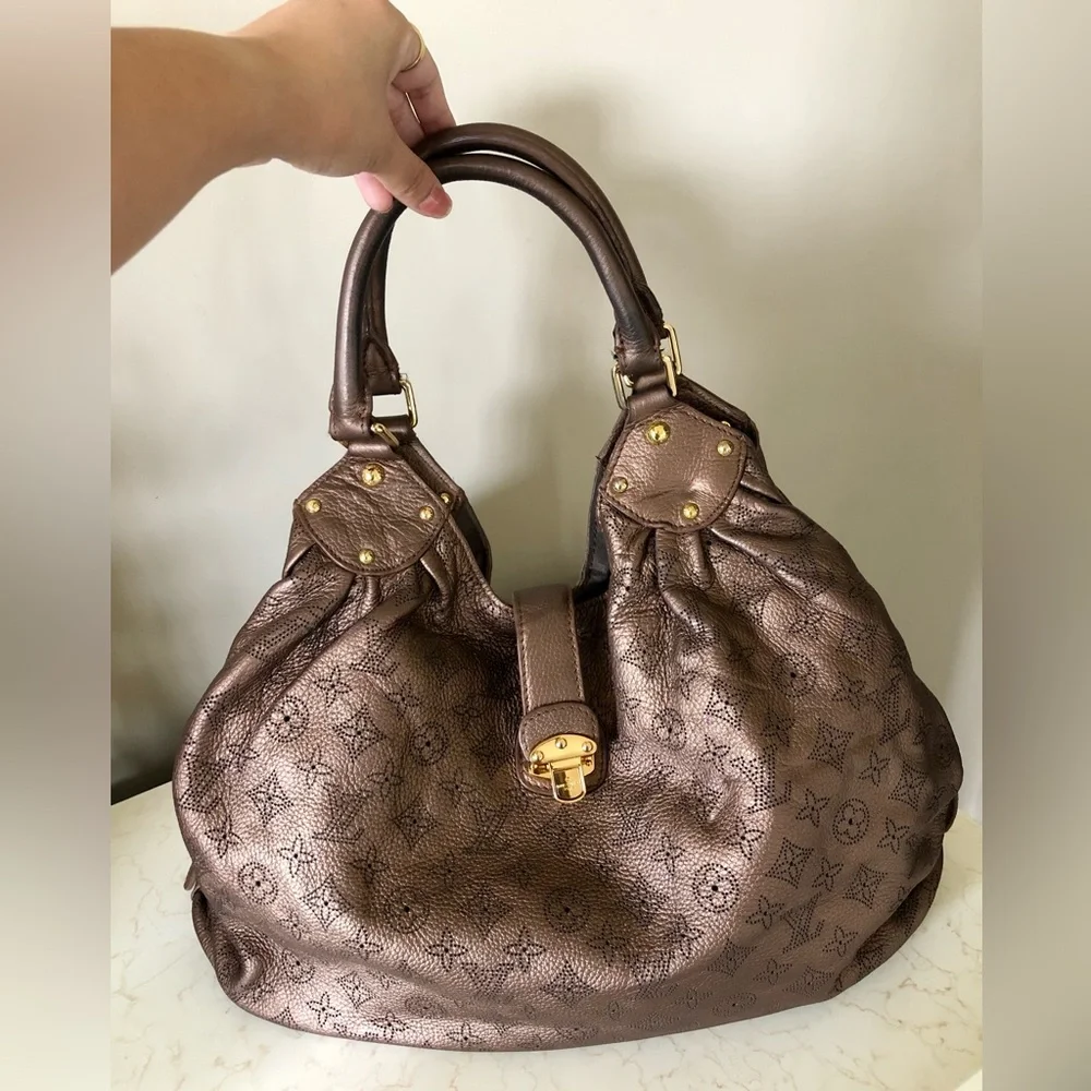 LV Mahina metallic brown ‘L’ hobo bag - Picture 12 of 15